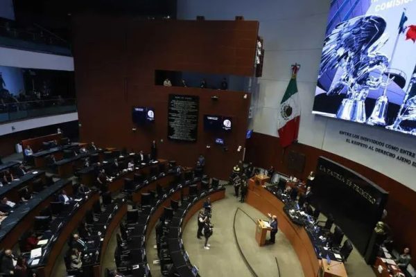 SENADORES CELEBRAN SESIÓN TRAS RIÑA ENTRE NOROÑA Y ALITO
