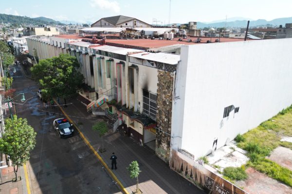 FISCALÍA INVESTIGA CAUSAS DEL INCENDIO DEL MERCADO
