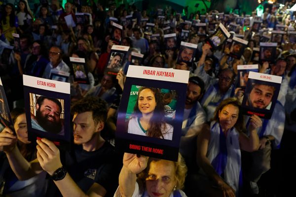 ISRAEL Y HAMAS ACUERDAN ENTREGA DE REHENES