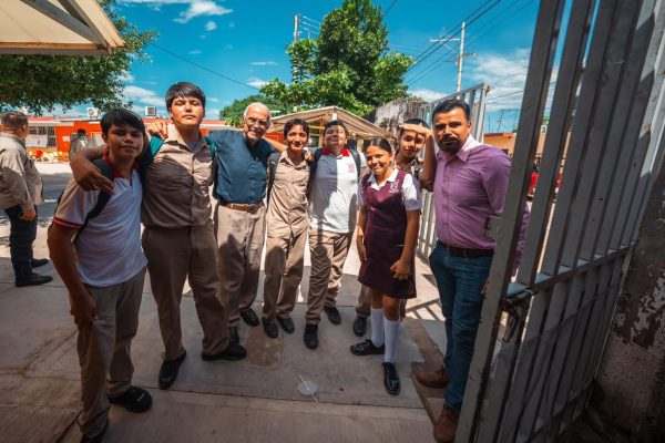 MÁS OBRA EDUCATIVA LLEVA EL GOBERNADOR A ACAPONETA