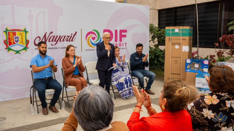 PRESIDENTA DEL DIF, EQUIPA CENTROS DE ASISTENCIA SOCIAL