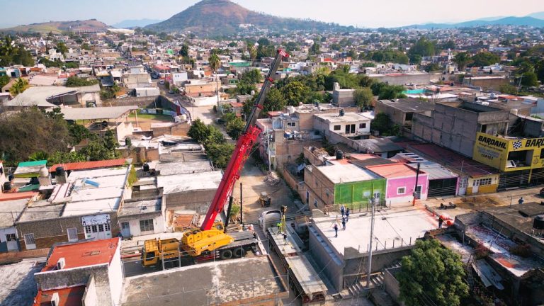 EL DOCTOR ATIENDE DEMANDAS HISTÓRICAS DE TEPICENSES; AVANZA PUENTE DE LA CALLE ZARAGOZA