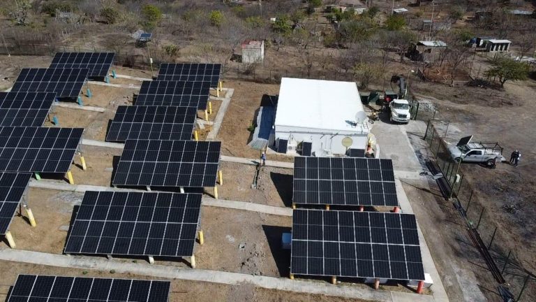 CON RECURSOS PROPIOS, GOBIERNO ESTATAL LLEVA ENERGÍA ELÉCTRICA A POBLADO DEL NAYAR
