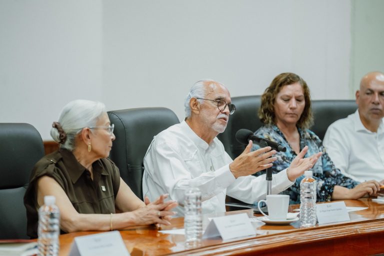 SIGUE EL GOBERNADOR ENTREGANDO APOYOS ECONÓMICOS A FRIJOLEROS Y EMPRENDEDORES