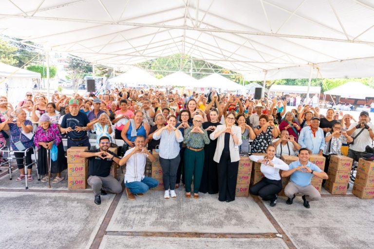 LA DOCTORA LLEVÓ APOYOS Y SERVICIOS A LA COLONIA MORELOS DE TEPIC