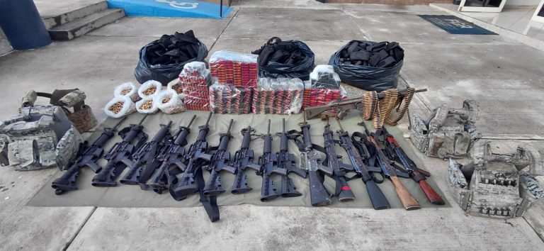 EN AHUACATLÁN, EJERCITO EN OPERATIVO DETIENE A TRES Y UN ARSENAL
