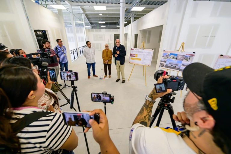 INAUGURA EL DOCTOR NUEVAS INSTALACIONES DE RADIO Y TELEVISIÓN DE NAYARIT