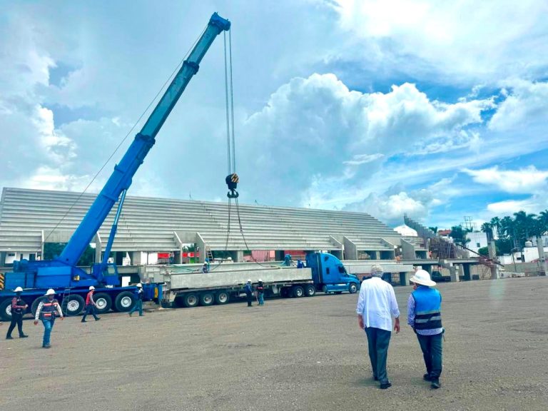 SUPERVISA EL DOCTOR AVANCES DEL NUEVO ESTADIO DE FUTBOL