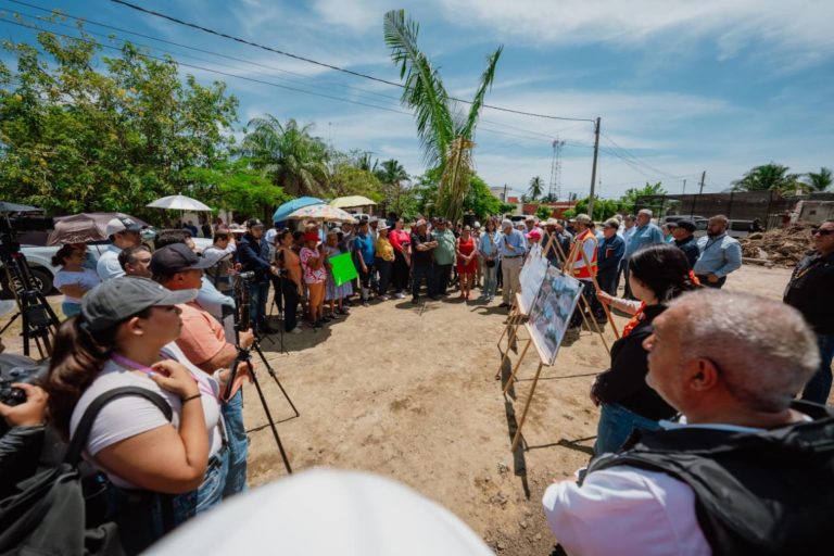 SUPERVISAN LOS DOCTORES AVANCES DEL CENTRO DE SALUD DE VILLA JUÁREZ