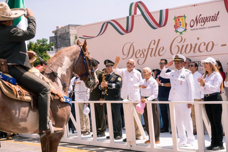 UN ÉXITO EL DESFILE MILITAR, AQUÍ